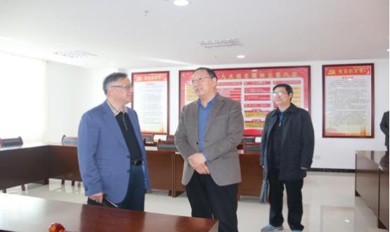 省委常委、省總工會主席馬吉孝等一行蒞臨青海物產(chǎn)集團公司視察，調(diào)研指導(dǎo)道路貨運企業(yè)建會、貨運司機入會等工作