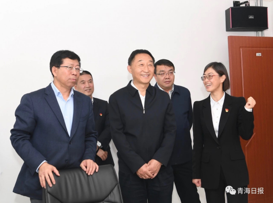 省委副書記、代省長劉寧在副省長王黎明等領(lǐng)導(dǎo)的陪同下視察物產(chǎn)集團