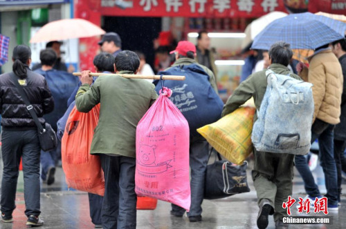 聚焦春節(jié)“恐歸族”：近鄉(xiāng)情怯，恐懼何來？(圖)